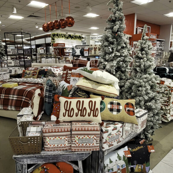 Shoppers Show Strength Over Holiday Weekend Despite Economic Concerns